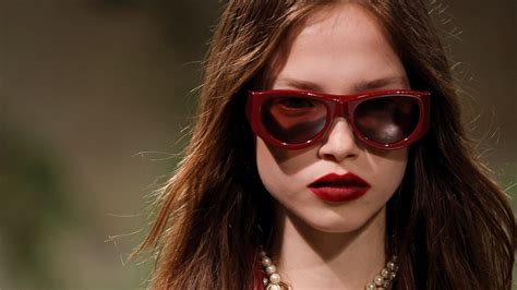 gucci modella rossetto|Il rossetto Gucci Rosso Ancora è il primo firmato Sabato De .